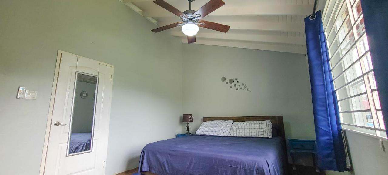 Cheerful 2 - Bedroom Townhouse With Free Parking In New Кингстън Екстериор снимка