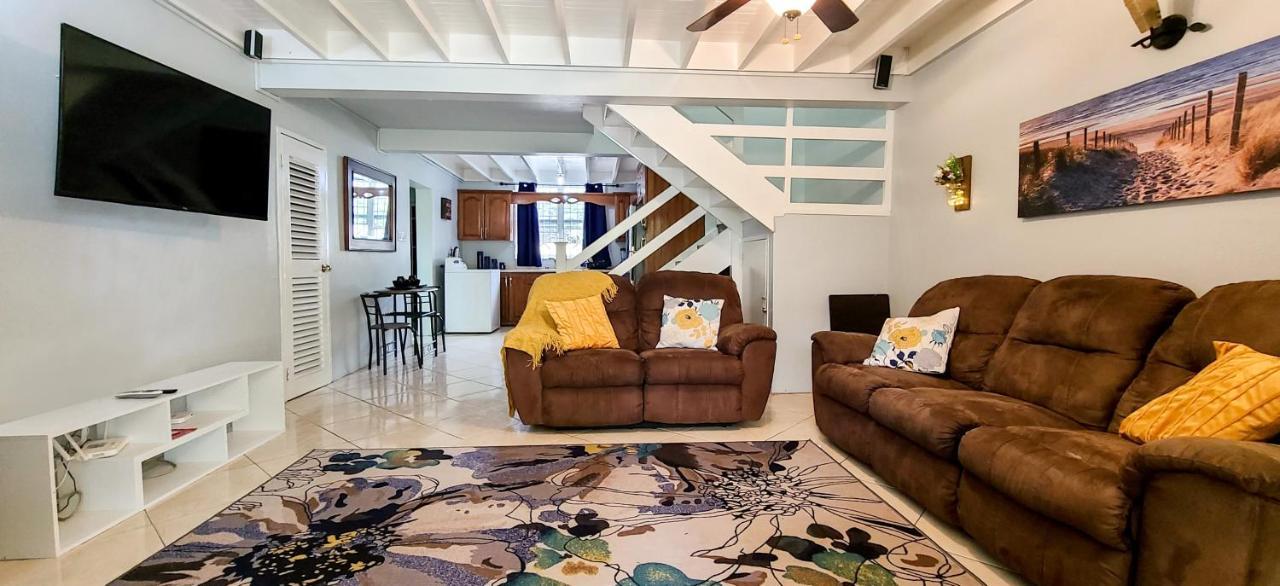 Cheerful 2 - Bedroom Townhouse With Free Parking In New Кингстън Екстериор снимка