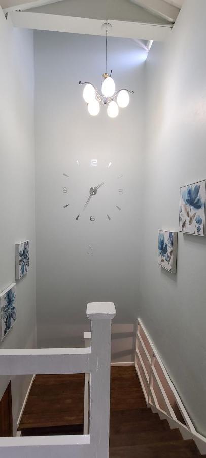Cheerful 2 - Bedroom Townhouse With Free Parking In New Кингстън Екстериор снимка